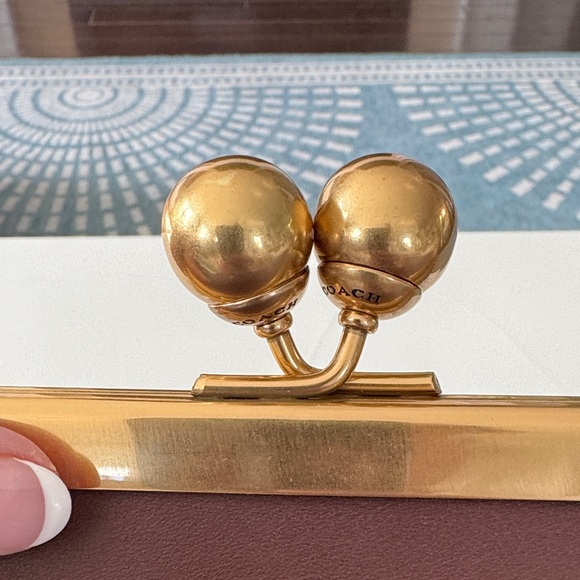 Coach Large Kisslock Frame Bag - Picture 5 of 8